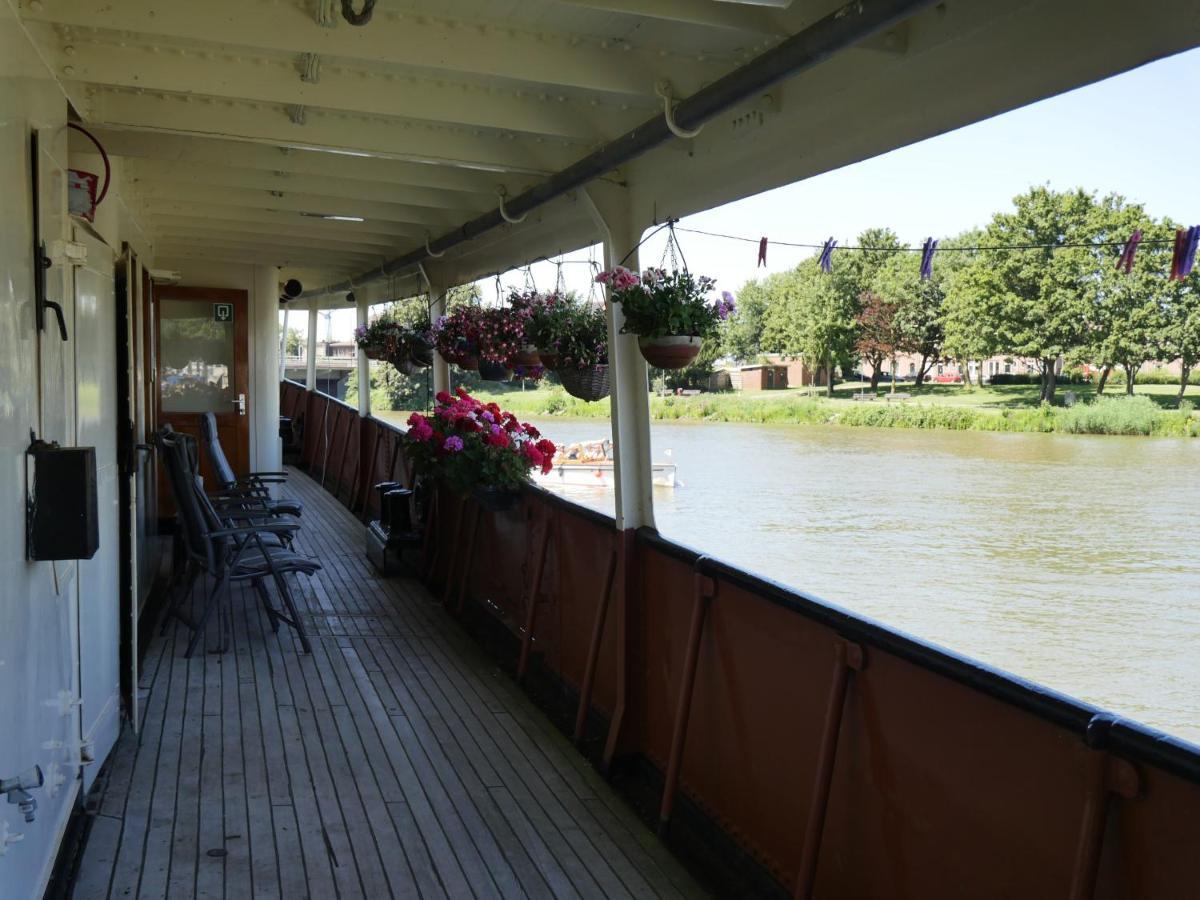 De Logeerboot Dordrecht Bed & Breakfast Exterior photo