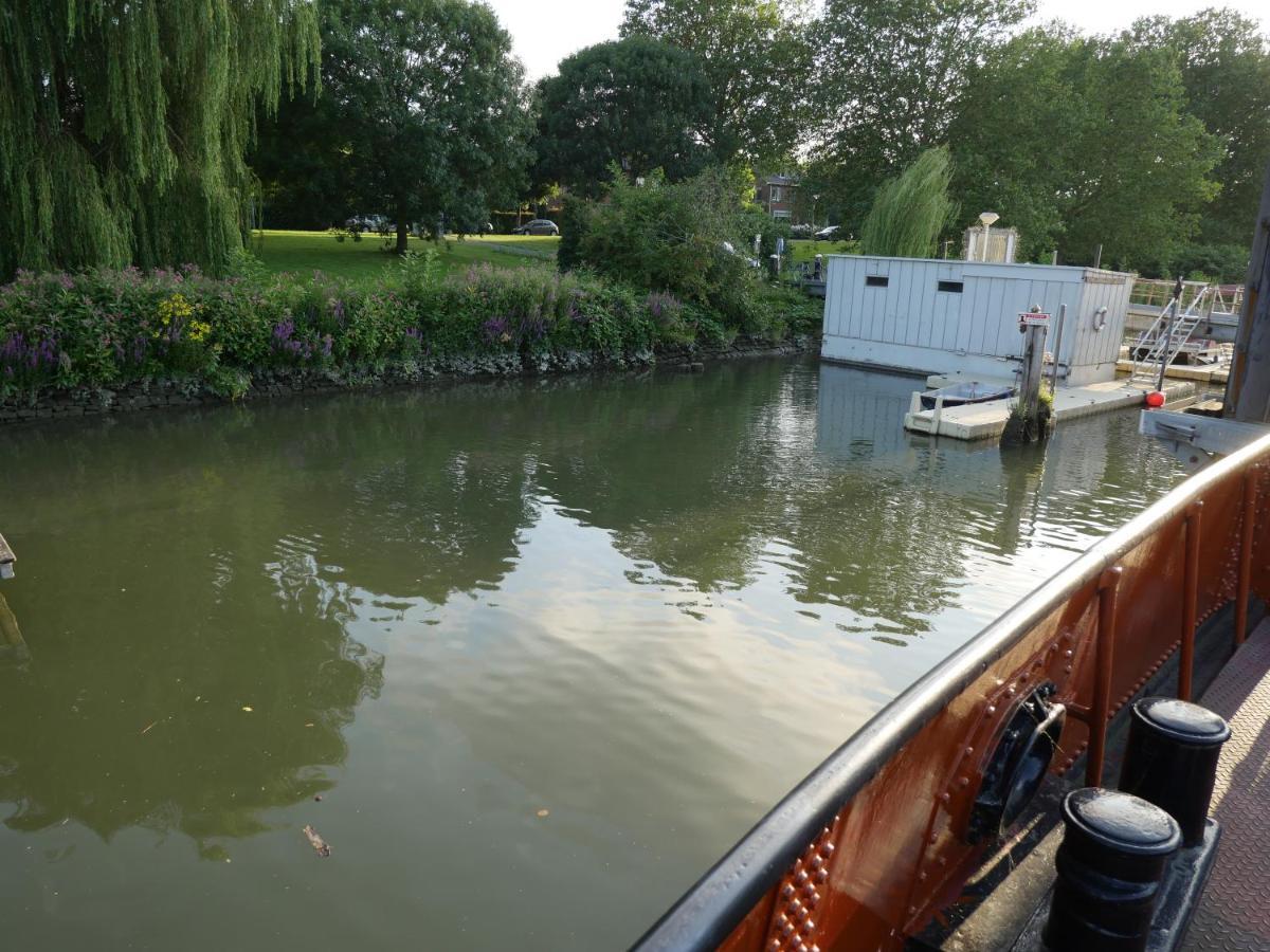 De Logeerboot Dordrecht Bed & Breakfast Exterior photo